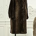Balenciaga haute-fourrure n°96760 circa 1965, Manteau en Castor naturel du Canada