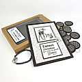 boite kraft et carte noir et blanc