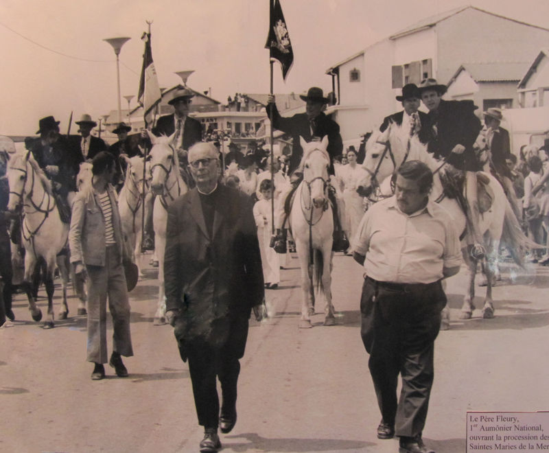 1960 Procession Père Fleury Aumonier National des Saintes-Maries-de-la-Mer