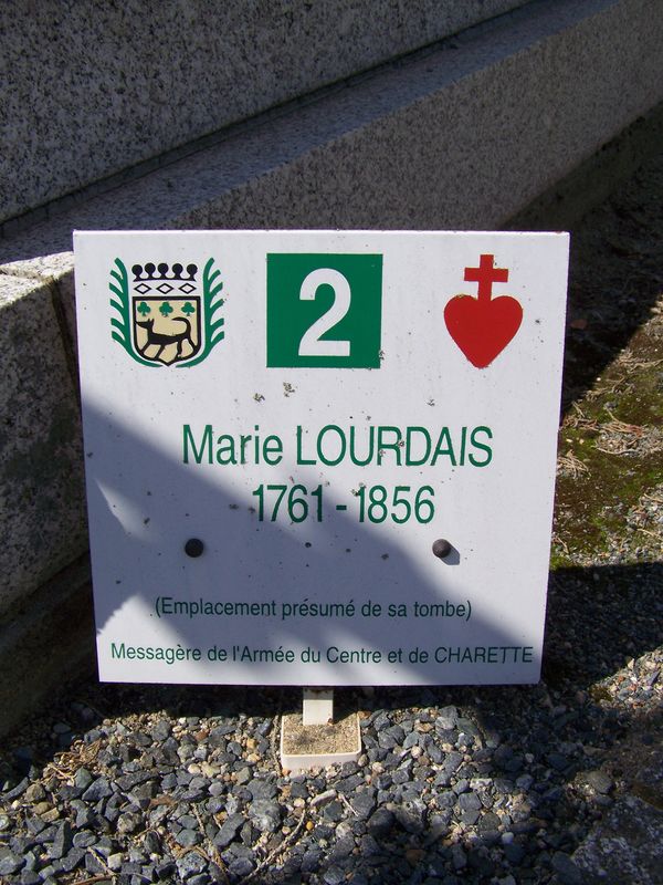 Panneau n°2. La tombe de Marie Lourdais