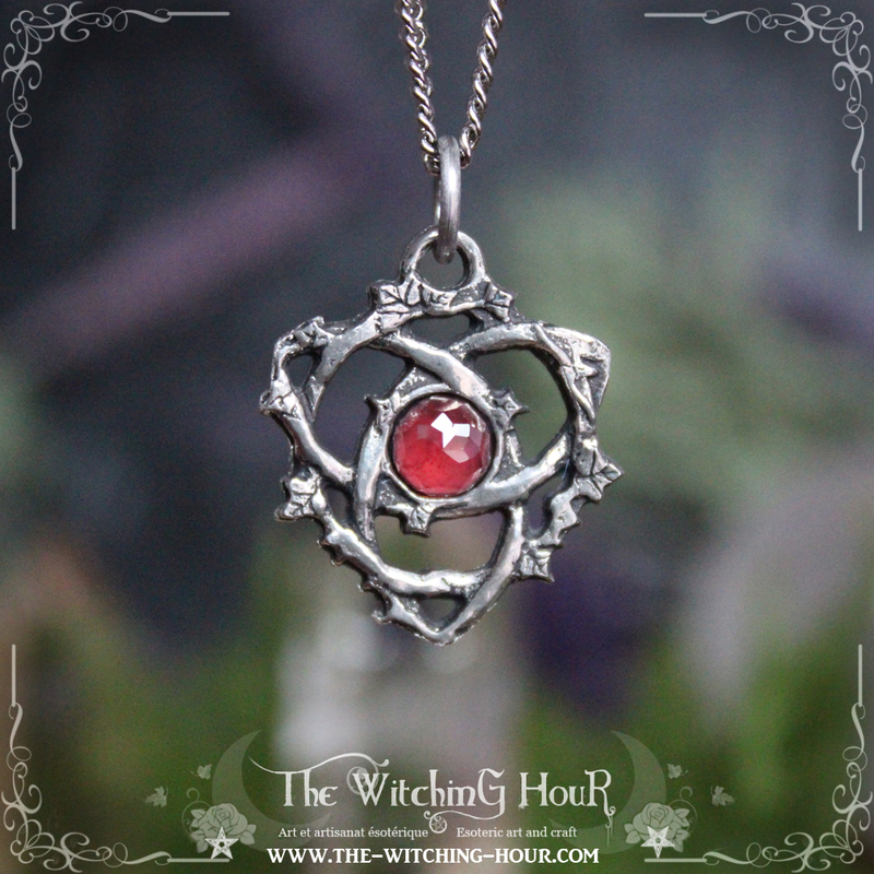 Pendentif triquetra Ivyana Faorelia inversé