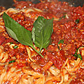 Linguine all'amatriciana, lardons, pecorino et sauce tomate epicee 