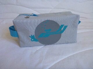 trousse logo côté logo