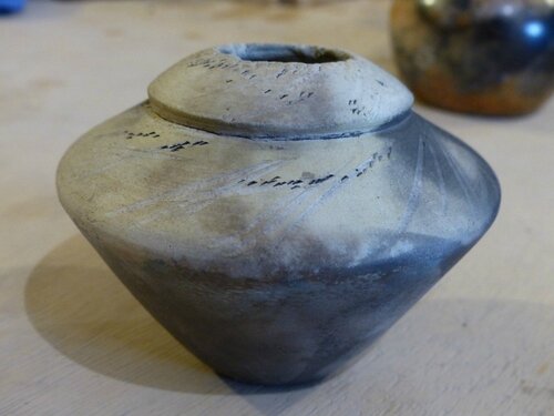 Comment utiliser la cire sur une poterie? [ Décor sur argile
