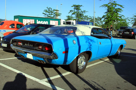 Dodge_challenger_340_2door_hardtop_coup__de_1972__Rencard_du_Burger_King_juin_2010__02