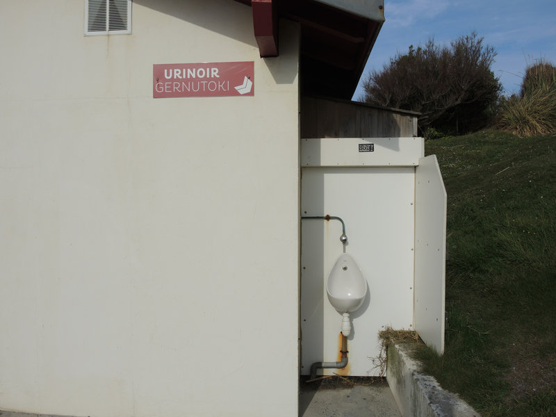 Guéthary, plage Parlementia, urinoirs (64)