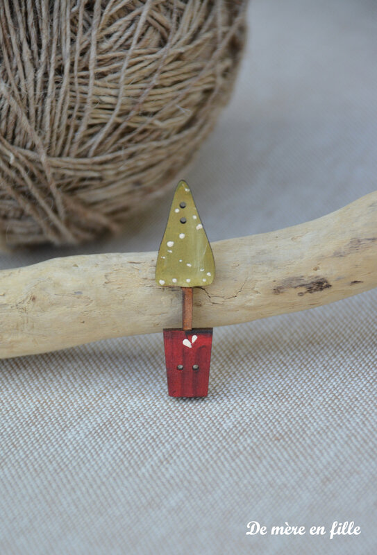 petit sapin pot rouge