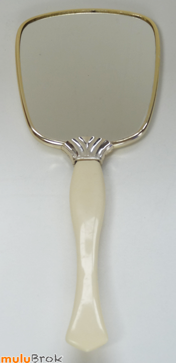 MIROIR-à-main-Scène-06-muluBrok