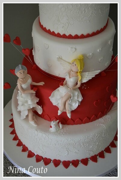 Wedding Cake Blanc Et Rouge Pour Christelle Et Sandrine Nimes Atelier Des Gourmandises