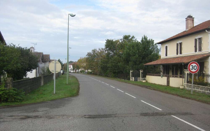 Photo-rue-vers-château-eau