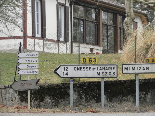 Photo-panneaux-carrefour-vers--Pontenx-les-Forges