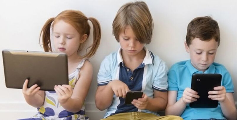 enfants-tablettes-e28093-smartphones-1