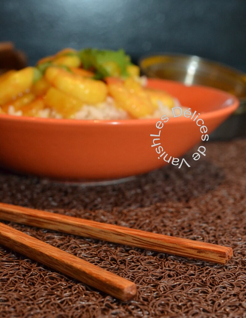 baguettes chinoises, wok, plat chinois