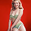 1948, portraits studio - séance bikini vert rayé par laszlo willinger