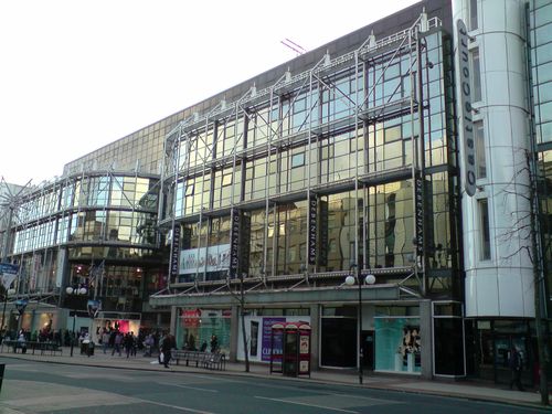 Un shopping center sur Royal Avenue