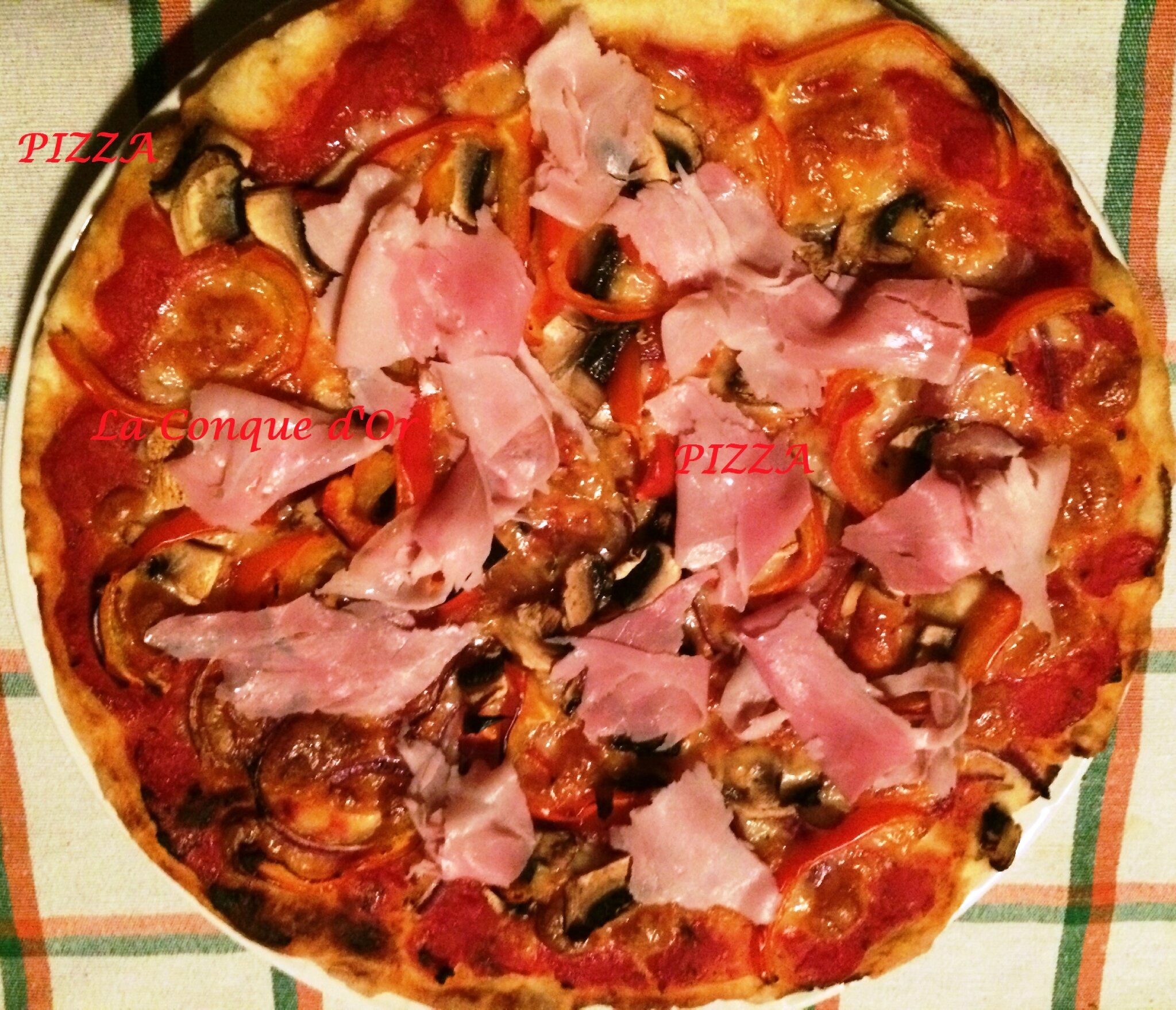 Pizza Aux Poivrons Champignons Et Jambon La Conque D Or