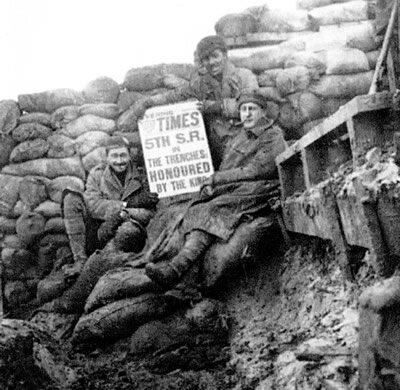 Scottish_Rifles_in_trenches_1917