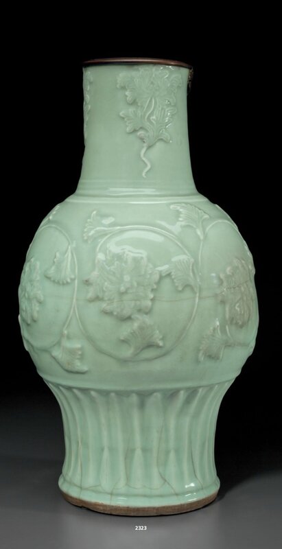 A large Longquan celadon vase, Southern Song-Yuan dynasty, 12th-14th century