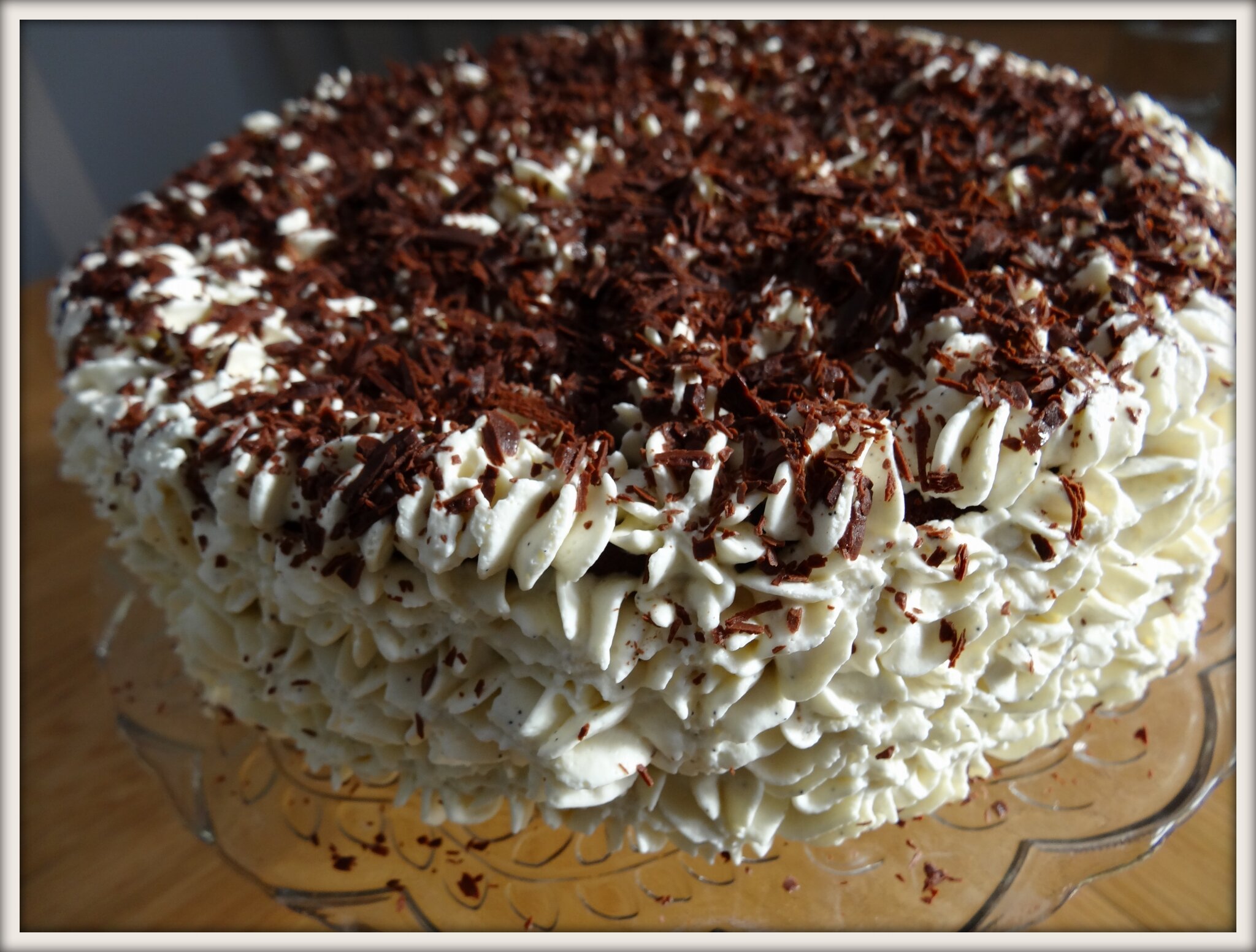 Gateau Aux Mousses Chocolat Noir Et Blanc Chantilly A La Vanille Du Coeur Dans Les Epinards