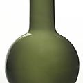 An opaque green glass bottle vase, Qing dynasty, 18th century