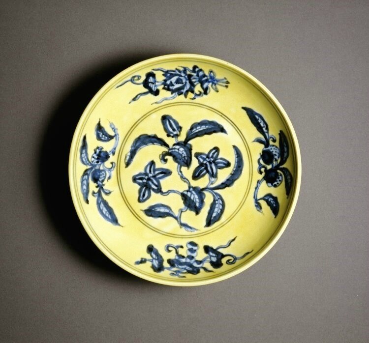 Dish with gardenia, Ming dynasty, Underglaze blue six-character Zhengde reign mark in a double ring and period, AD 1506â1521