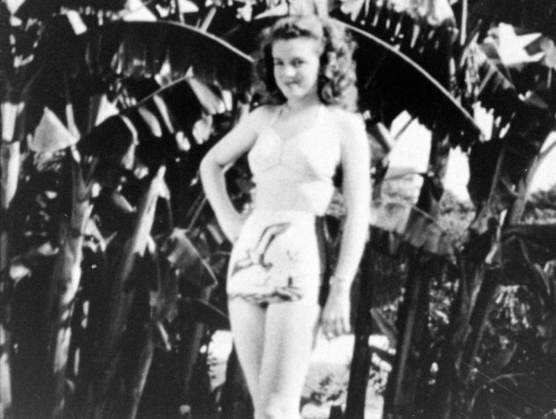 1945-09s-LA-ambassador_hotel-bluebook_footage-bathsuit-cap-03-1