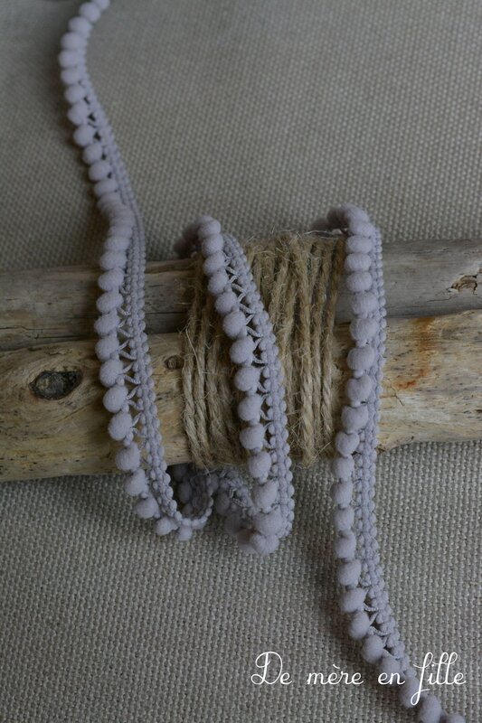pompon décroché gris clair