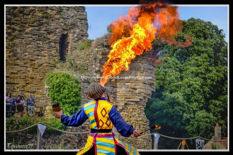 cracheur de feu cie capalle fête médiévale du Château de Talmont en Vendée (3)