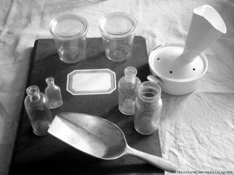 Pourquoi Un Bol D'eau Sur Les Tombes Musulmanes En noir & blanc - Fait dans l'Atelier