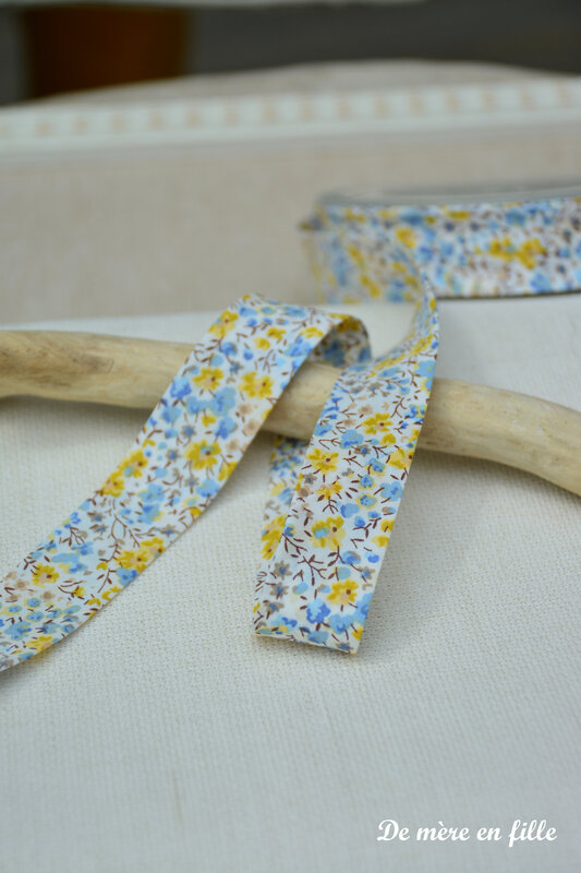 biais phoebe jaune et turquoise
