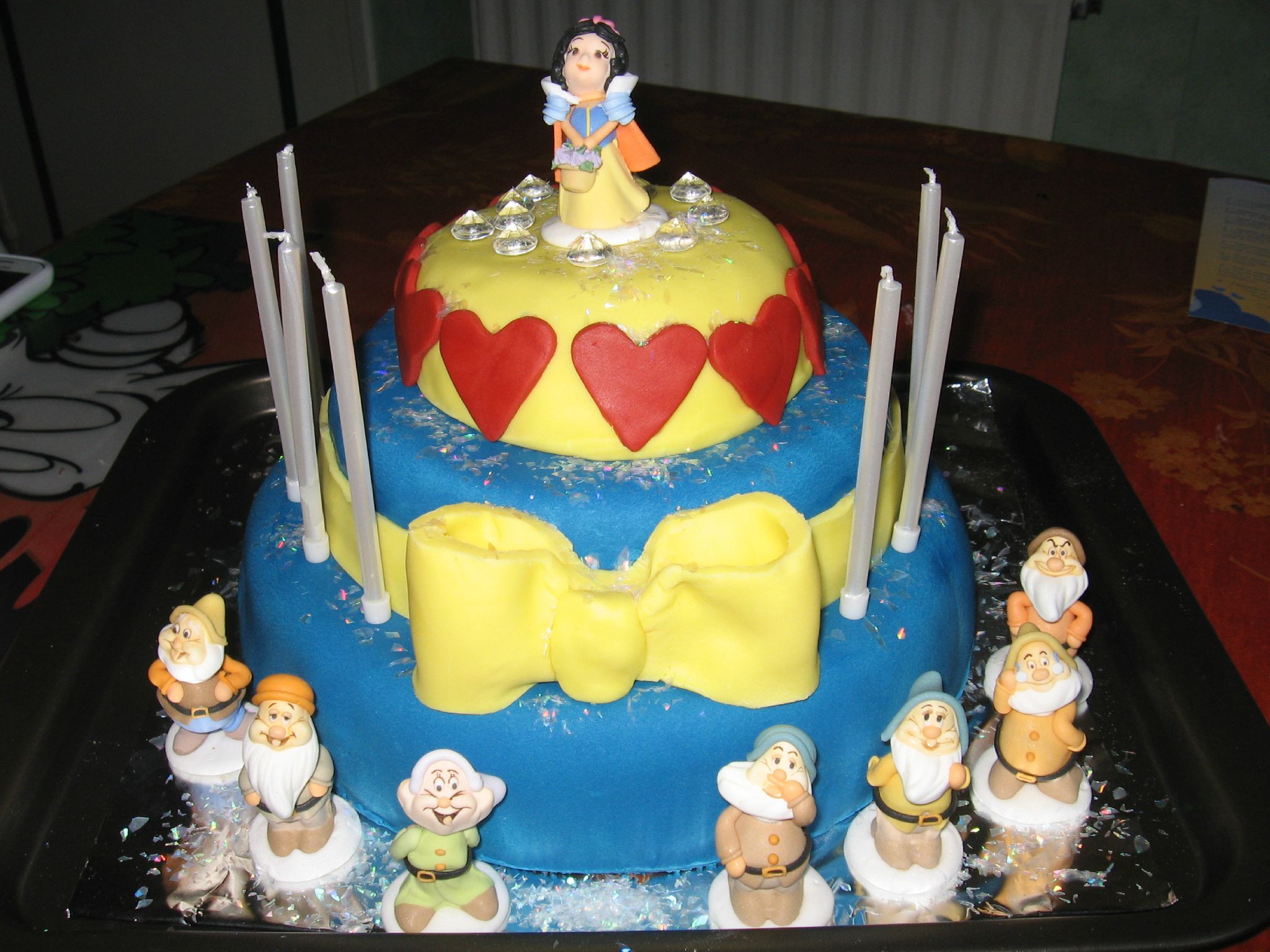 Gateau Blanche Neige Et Les 7 Nains Les Gourmandises De La Fee Sucrette