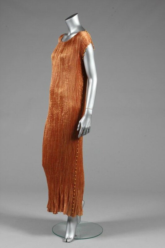 A Mariano Fortuny copper silk Delphos gown, circa 1920-30 4