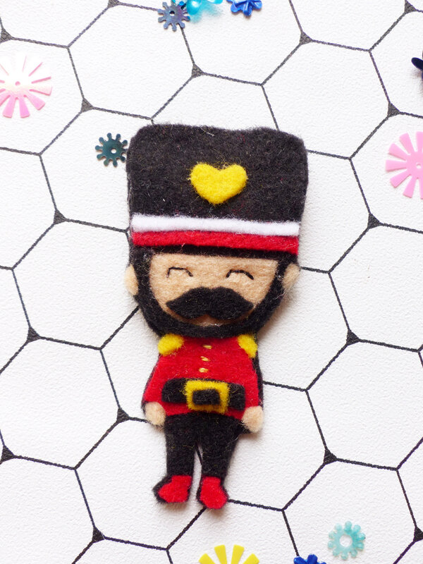 broche-feutrine-soldat-anglais-04