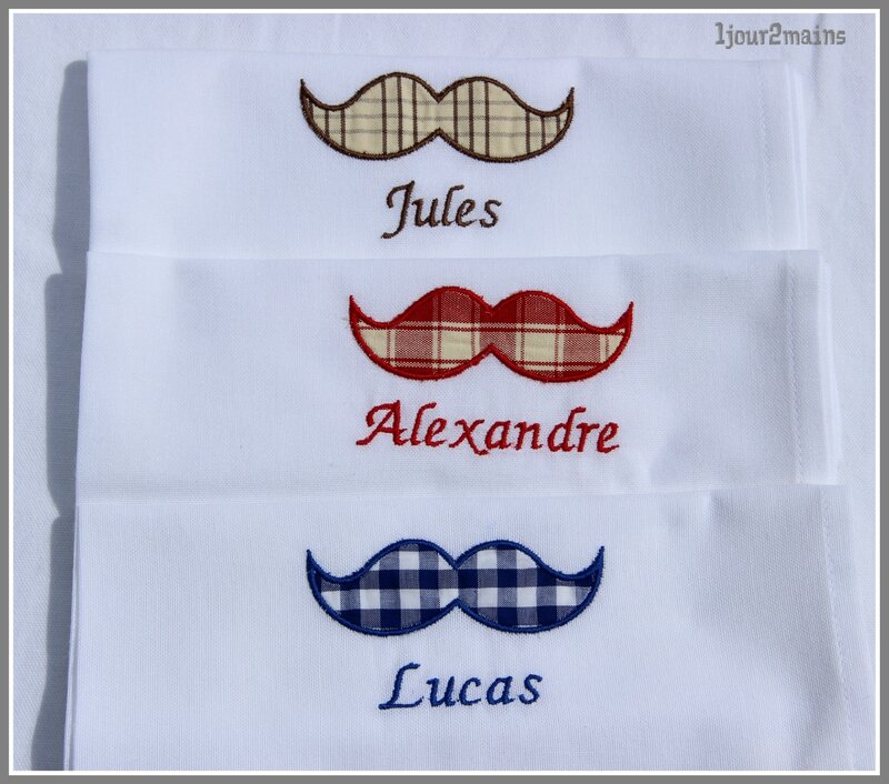 serviette table moustache