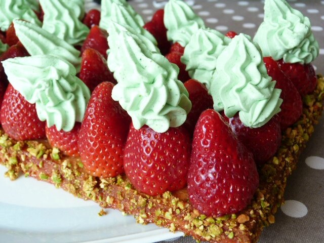 Une Tuerie Une Explosion Un Delice Non Ce N Est Pas Trop La Tarte Fraise Pistache D Apres Christophe Michalak Delices Et Partages