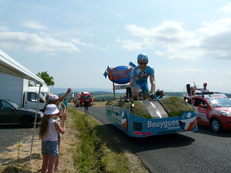 Y A-t-il Une Caravane Au Tour De France Féminin TOUR DE FRANCE (43-Haute-Loire) - CAMPING-CAR EN FRANCE