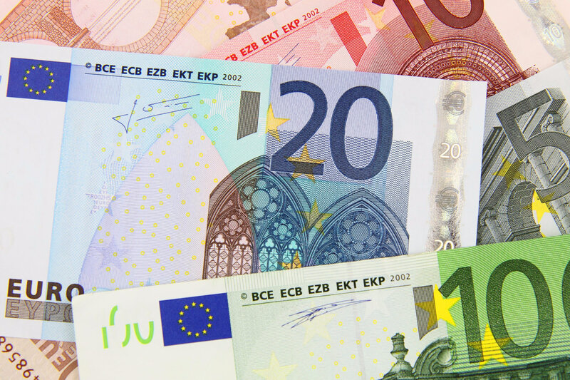 Billet De Banque Et Des Armes Lourdes Il Faut Des Billets De Banque Et Des Armes Lourdes - Communauté MCMS