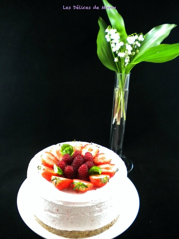 Gâteau nuage glacé aux fraises 3