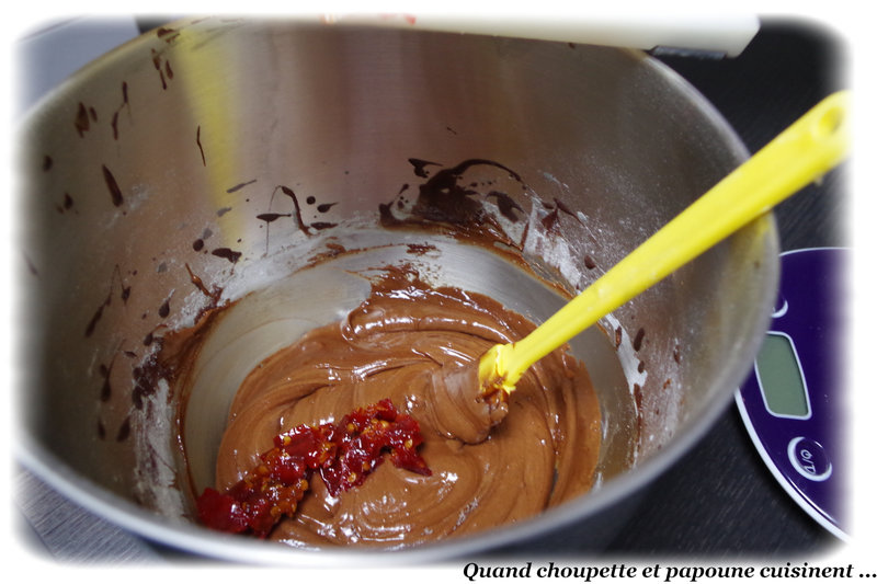 mi-cuit au chocolat, dès de piment d'Espelette confits-9075