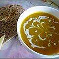 Soupe de potimarron et châtaignes et huile de noix