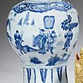 Vase couvert en porcelaine bleu blanc. chine, dynastie ming, xviie siècle