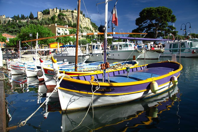 Bateau-de-pêche-dans-le-port