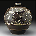 A 'Cizhou' sgraffiato brown-glazed globular vase, Jin dynasty (1115-1234)