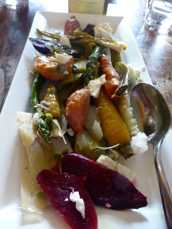 Salade de fraises marinées au jus de yuzu, citron vert et basilic pour 8  personnes - Recettes - Elle à Table