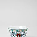 Précieuse coupe en porcelaine doucai, chine, dynastie qing