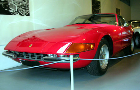 Ferrari_365_GTB_4_daytona_de_1971_01