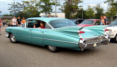 Cadillac_series_sixty_two_6window_hardtop_sedan_de_1959__Rencard_du_Burger_King__05