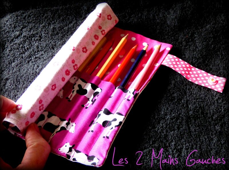 trousse roulée fleurie doublure à pois et vaches