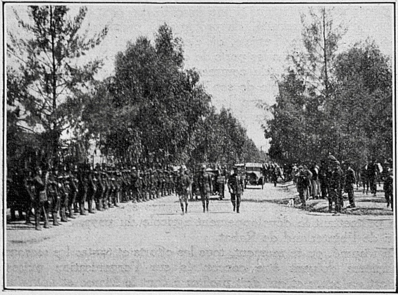 Revue-d-adieu-du-general-de-la-bruyereFrance-Maroc_General-de-la-bruyere-défilé-mai-1922