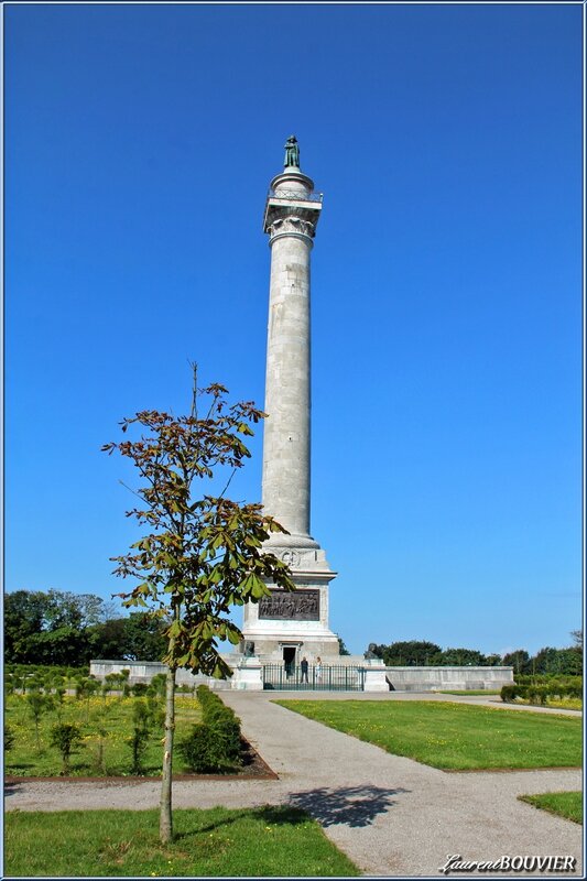 WIMILLE La statue de Napoléon 1er, au sommet de la Colonne de la Grande Armée LÔ WIMILLE La statue de Napoléon 1er, au sommet de la Colonne de la Grande Armée LÔ